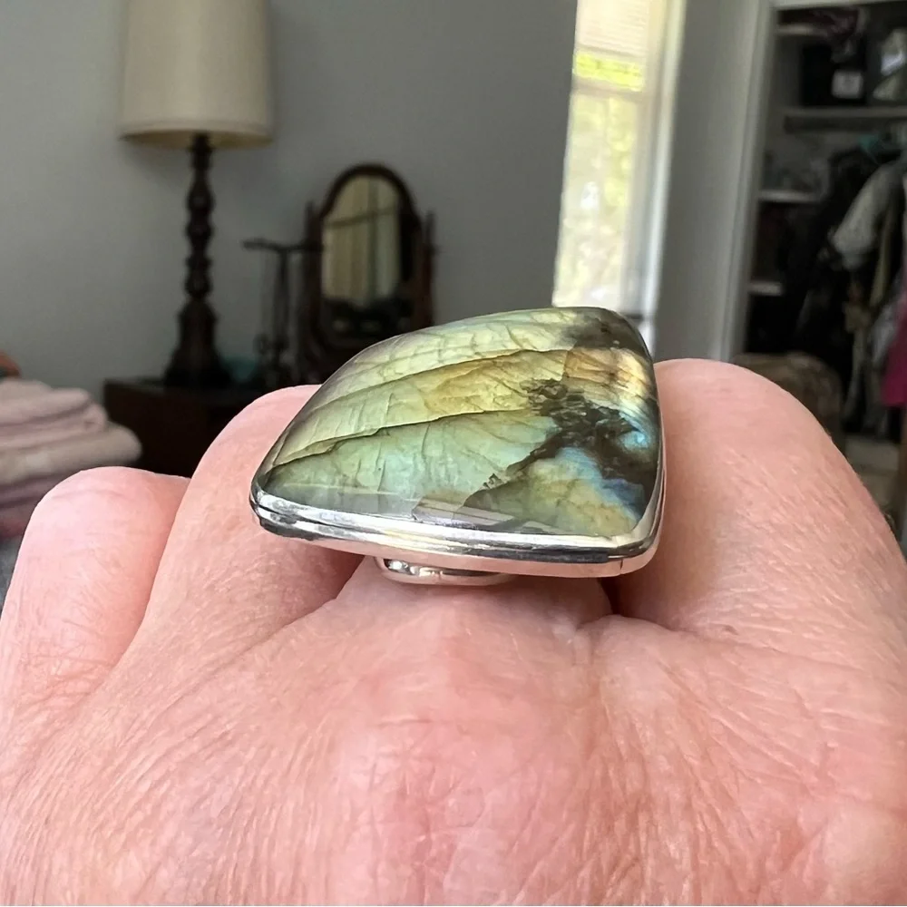 Gorgeous Labradorite Ring, Size 7 - Picture 14 of 15